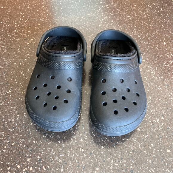 Crocs Faux Fur Lined Clogs Black size M5 W7 Shoes Dual Comfort Slip On 203591 - Picture 1 of 12